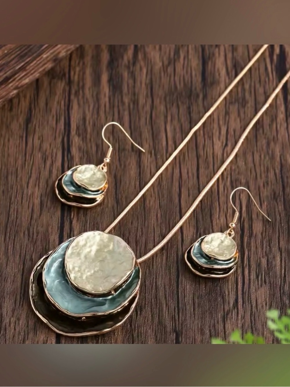 Gold-Tone White and Brown
Layered Shell Necklace & Earrings Set